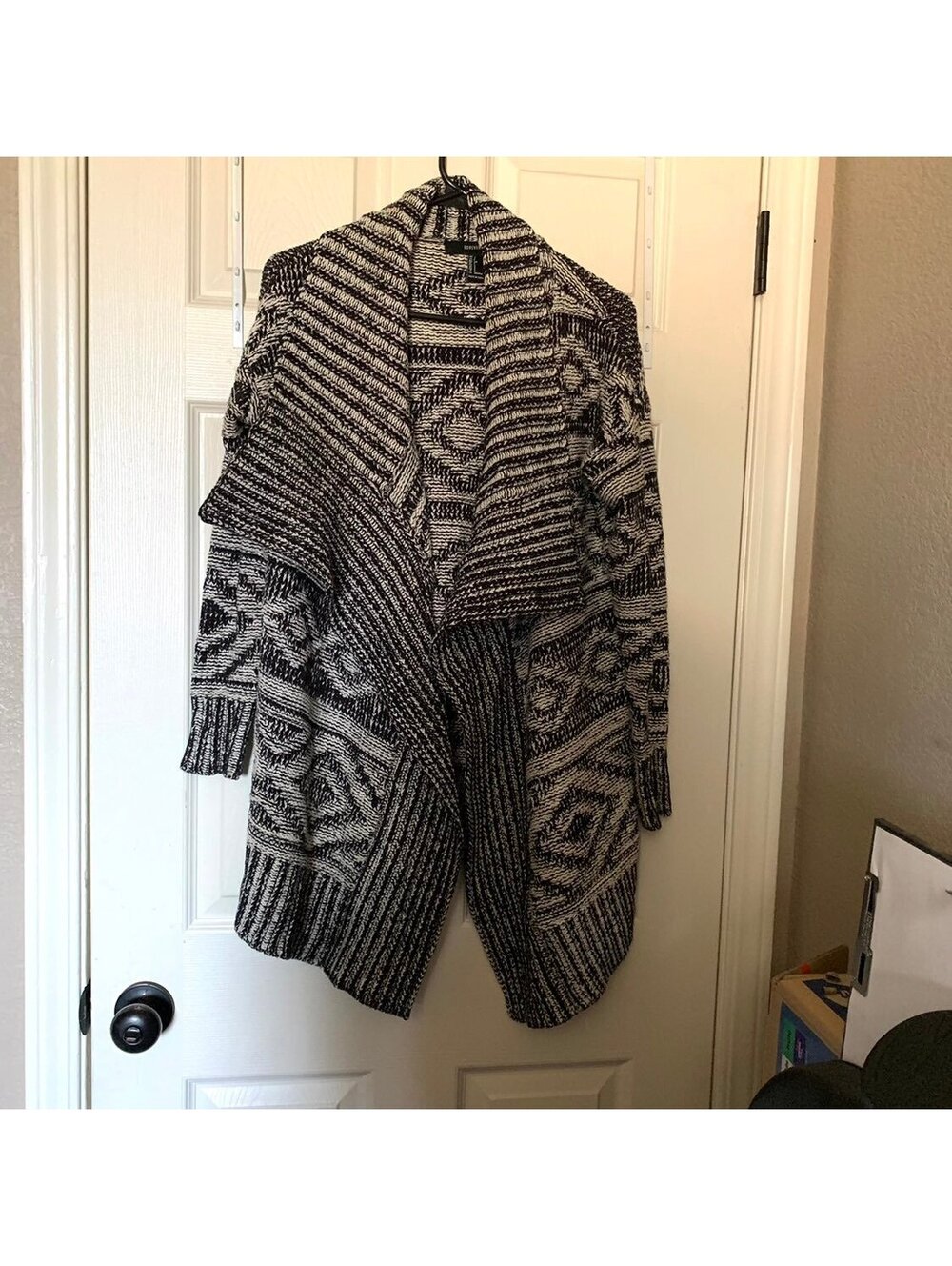 Forever 21 Black and White Patterned Knit Cardigan Sweater Size Small